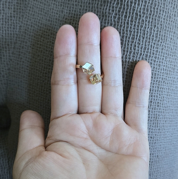 bleu💙 sage Champagne🍾 Colored Cube🧊 Crystals💎 Bypass Ring - NWT - Picture 2 of 14